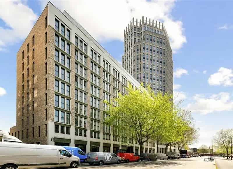 2-Bedroom Apartment London City Skyline Views