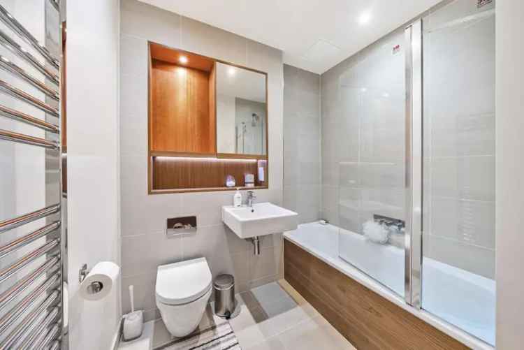 Flat For Sale in London, England