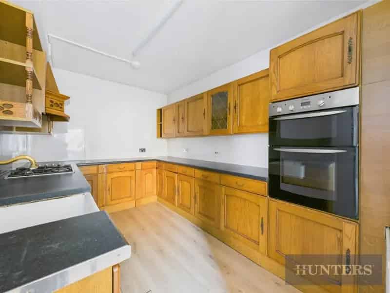 3 Bedroom Basement Flat To Let in Scarborough