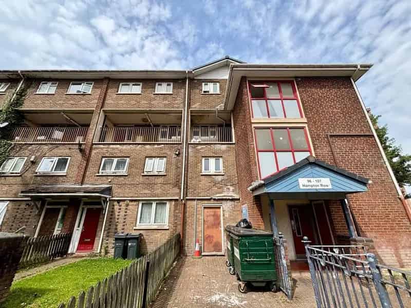 3 Bedroom Maisonette For Sale - No Chain