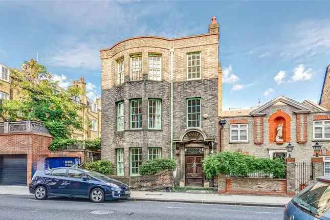 Chelsea Artist's House 3 Bed 2 Studio Maisonette Garden
