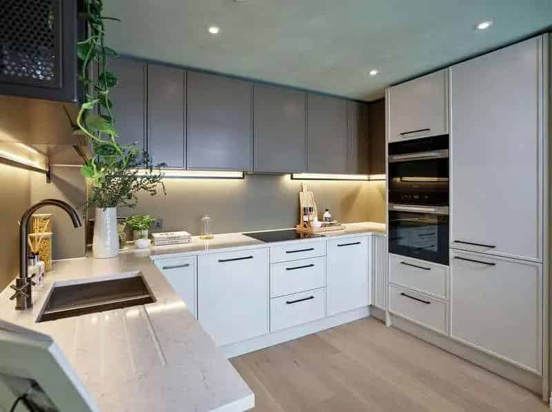 2 Bed Flat for Sale Panoramic City Views Modern High-Rise