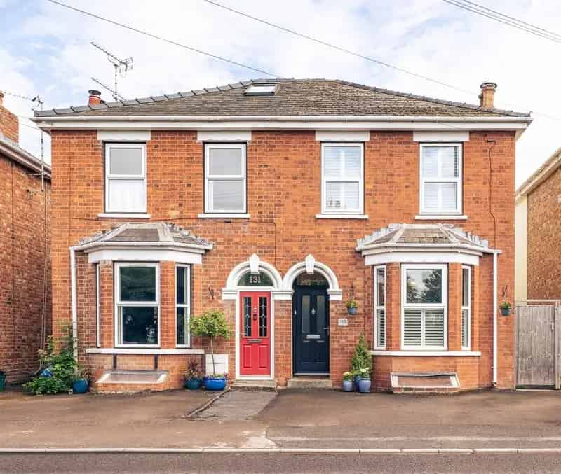 4 Bedroom Semi-Detached House for Sale in Charlton Kings