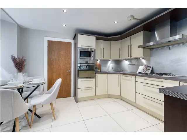 2 bedroom flat  for sale