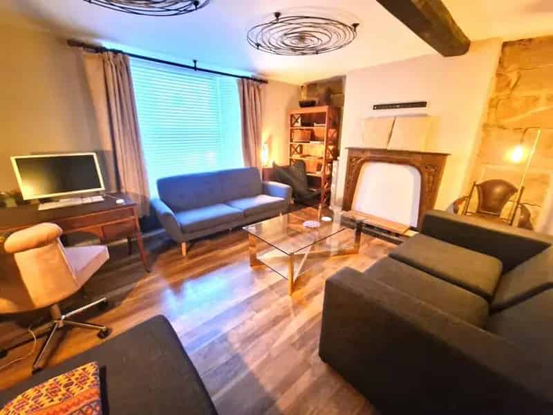 2 Bedroom Furnished Flat Kenilworth Town Centre