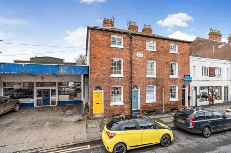 4 Bedroom Townhouse For Sale Near City Centre