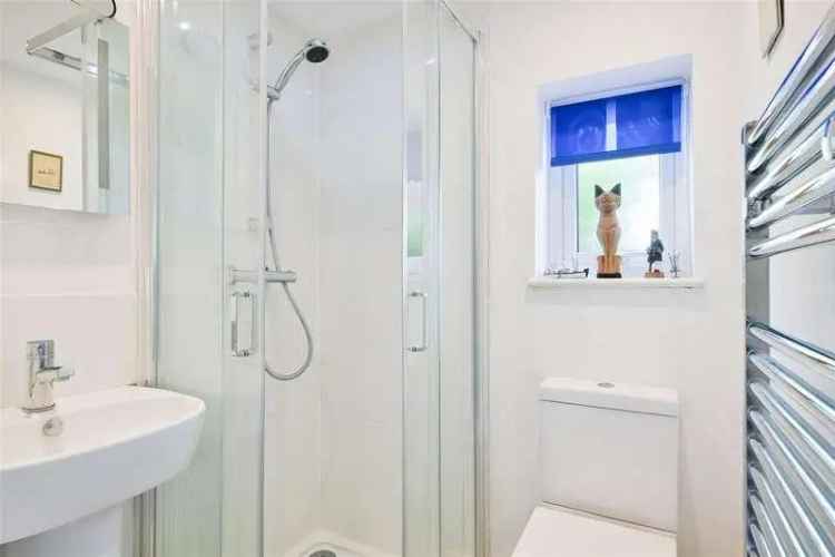 5 Bed Detached House for Sale in Epsom