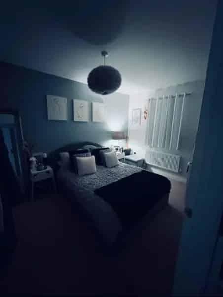 Large Flat Near Train Station Private Parking