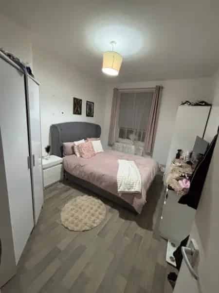 2 Bed Flat Hackney Downs Great Transport Links Parking Balcony