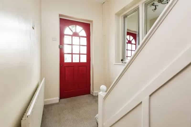 2 Bed Semi-Detached House with Garage and Garden