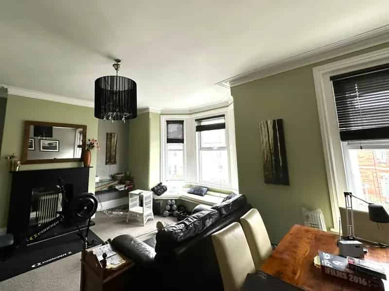 Ground Floor Double Room in Shared House with Garden Access