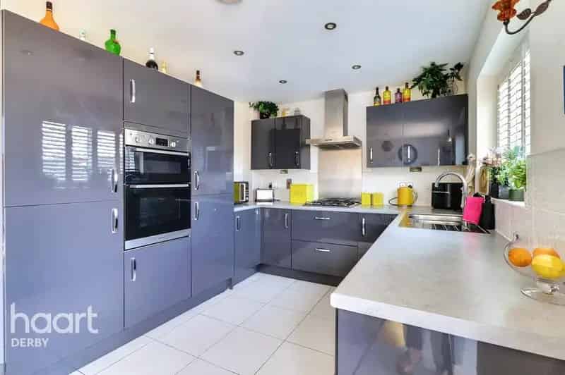 4 Bedroom End of Terrace House for Sale