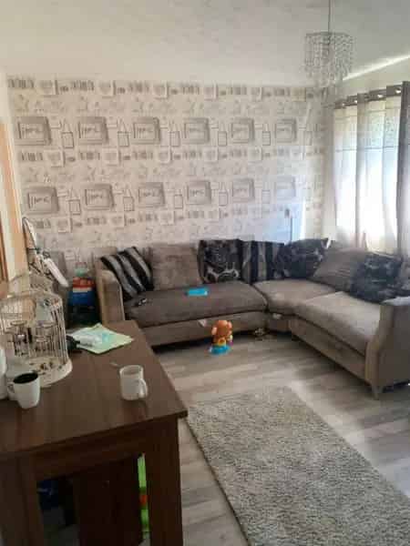 2 Bed Ground Floor Apartment Near Amenities