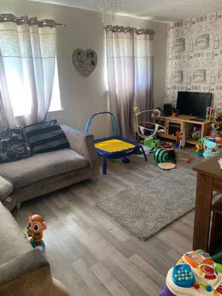 Flat For Rent in Maidstone, England