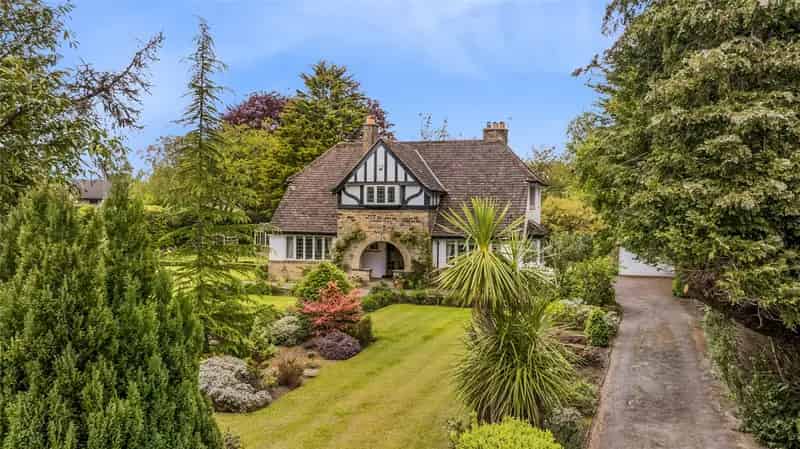 1930s Character Home Four Double Bedrooms Large Garden North Leeds