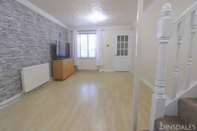 3 Bedroom Detached House with Garage and Gardens