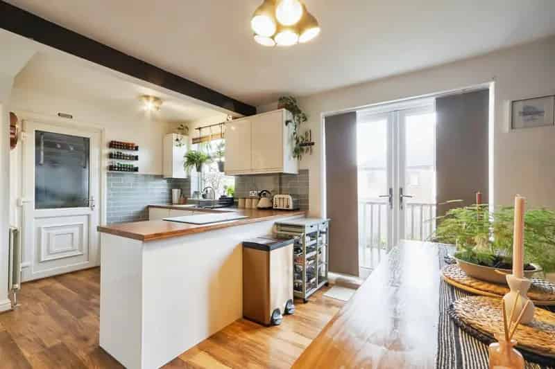 3 Bed Semi-Detached House Pudsey