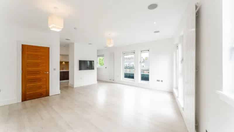 Luxury 2-Bedroom Duplex Penthouse Apartment in West End