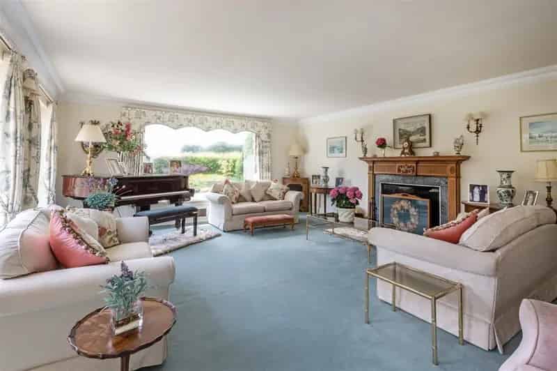 5 Bedroom Detached House for Sale with Equestrian Facilities