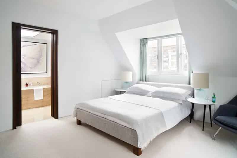 Knightsbridge Residence: Luxurious Home with Spectacular Amenities