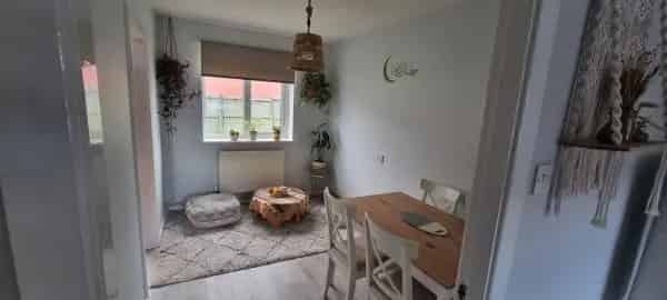3 Bedroom House Near Tram Station New Kitchen and Bathroom