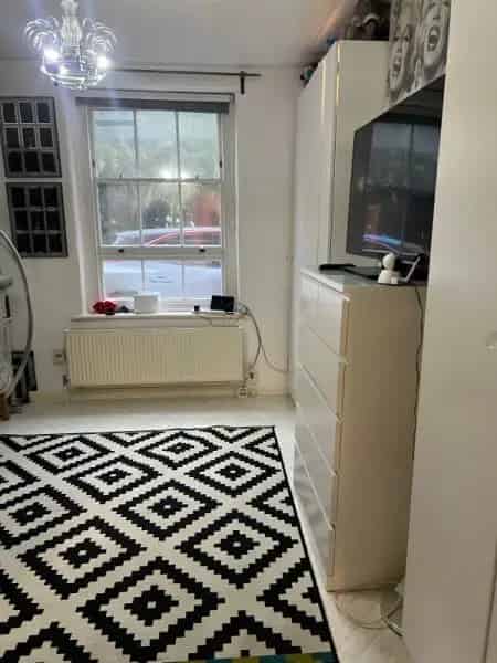 One Bedroom Flat Westminster Private Garden Great Transport Links
