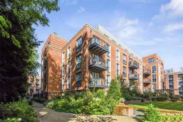 Luxury 3-Bed Penthouse Apartment Winchester City Centre