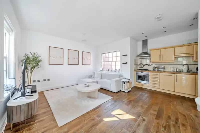 Flat For Sale , London, England