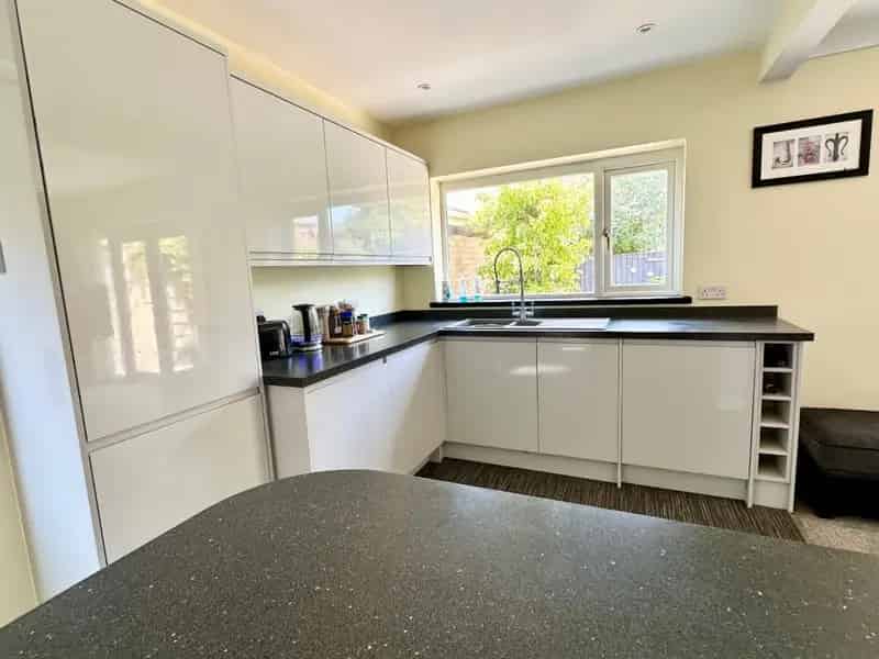 2 Bedroom Detached House For Sale