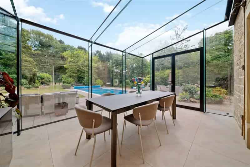 6 Bedroom Detached House with Annex and Pool Rawdon