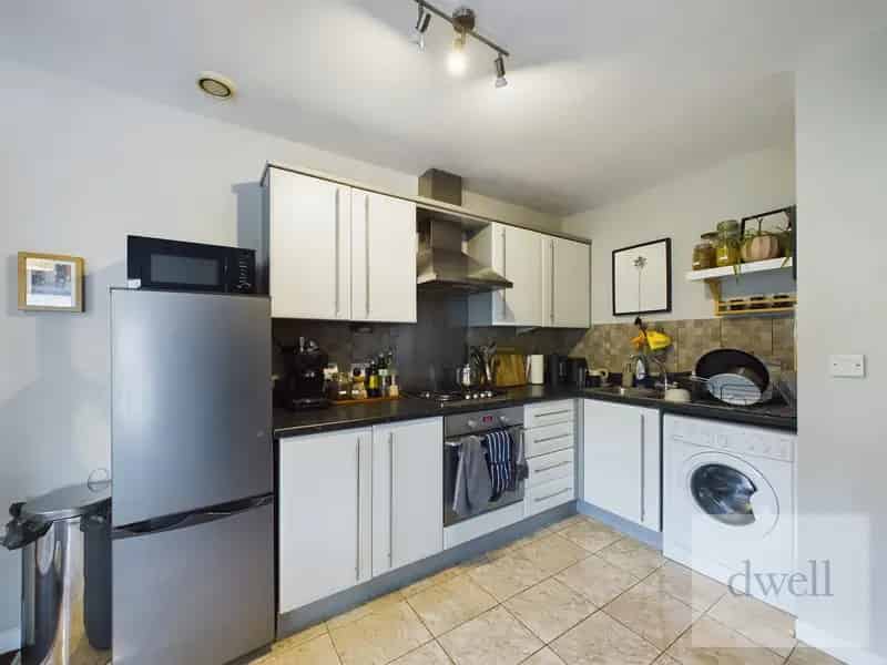 2 Bedroom River View Apartment with Parking