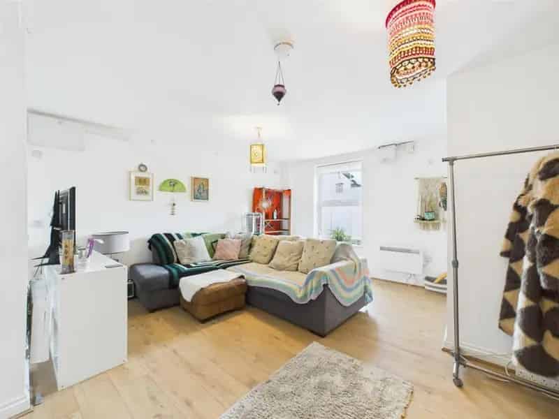 1 bedroom ground floor flat