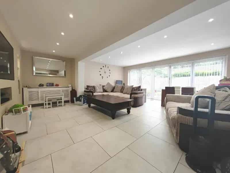 4 Bed Semi-Detached House for Sale
