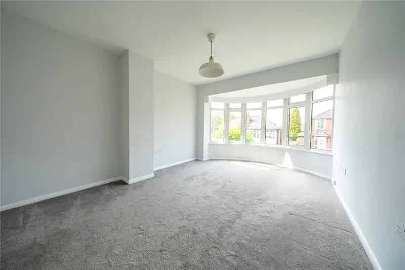 3 Bedroom House Ideal First Home Modern Open Plan Kitchen Garage Parking
