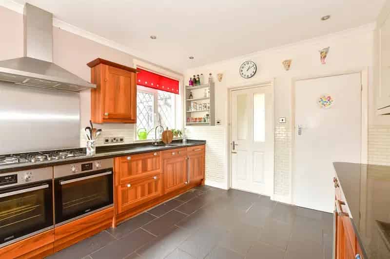 5 Bedroom Detached House For Sale Near Parkhurst Forest