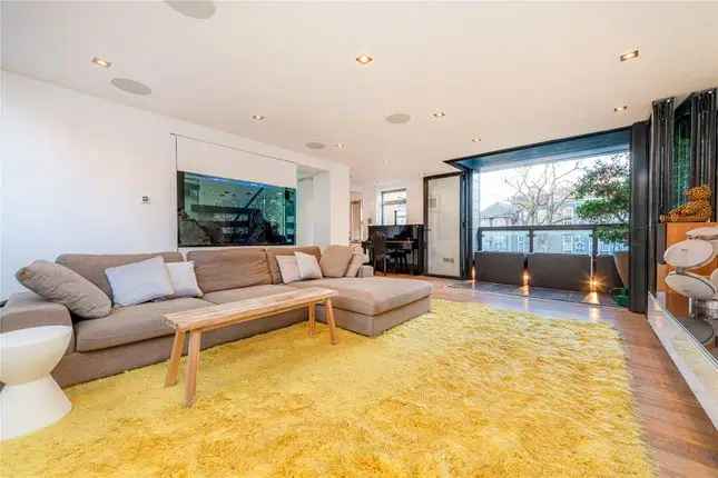 Spacious 3-Bed Duplex Apartment near King's Cross