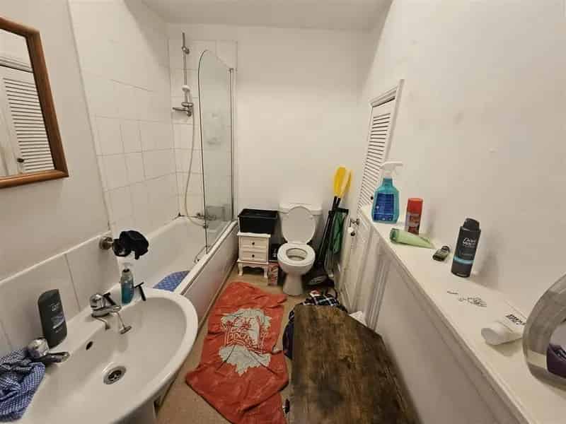 Flat For Sale , Swindon, England