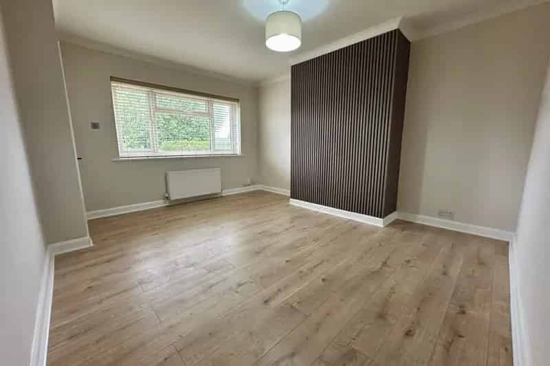 2 Bed Semi-Detached House Killingbeck Leeds Modern Spacious Gardens