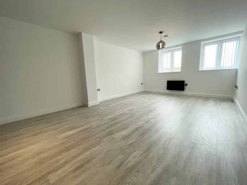 Two Bedroom Luxury Flat with Parking Available Immediately