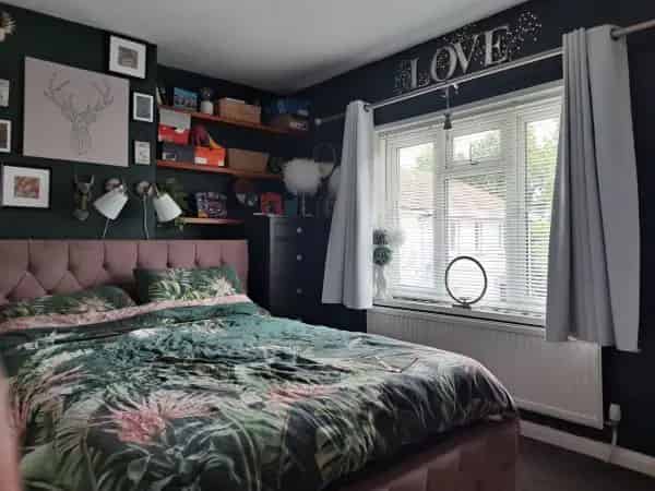 Spacious Family Home Near StainesLaleham