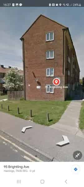Spacious 2 Bed Flat with Private Garden Near Schools