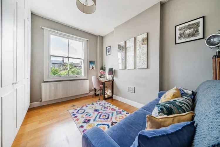 Flat For Sale in London, England