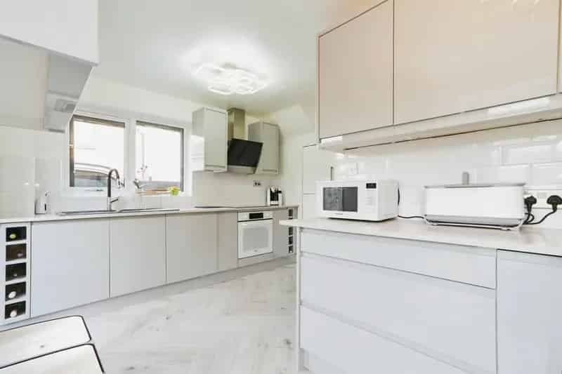5 Bed Detached House Farsley Modern Family Home