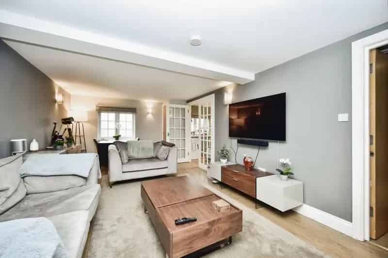 Modern Two-Bedroom Duplex Apartment in Converted Oast House