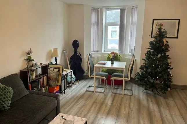 Flat to rent in Pomeroy Street, Cardiff CF10