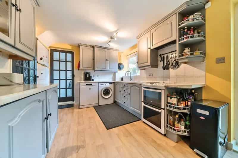 3 Bedroom Semi-Detached House for Sale in Sandridge