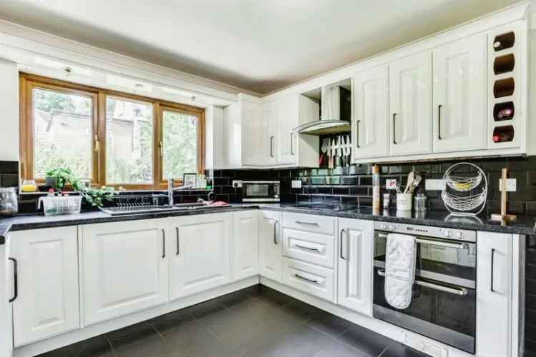 Three Bedroom Detached Bungalow with Large Loft Space