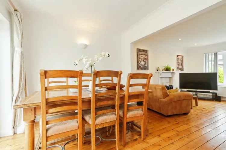 5 Bedroom Detached House For Sale in LS8