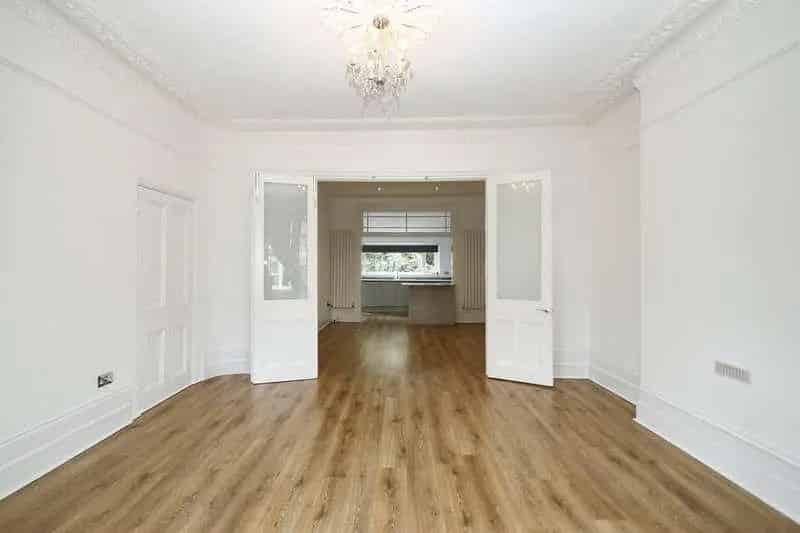 1 Bed Flat for Sale South Woodford New Lease Chain Free