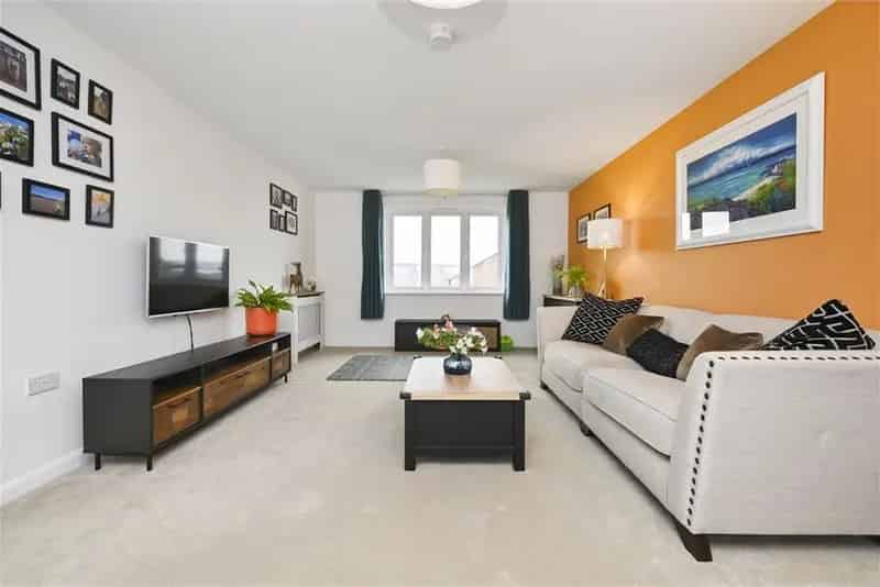 5 Bed Detached House with 2 Reception Rooms and Large Garden